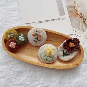 Broche broderie florale | Épingle brodée Catus faite main | Épingle pour veste pour manteau de soirée | Petite épingle à écharpe fleurie| Broche plante