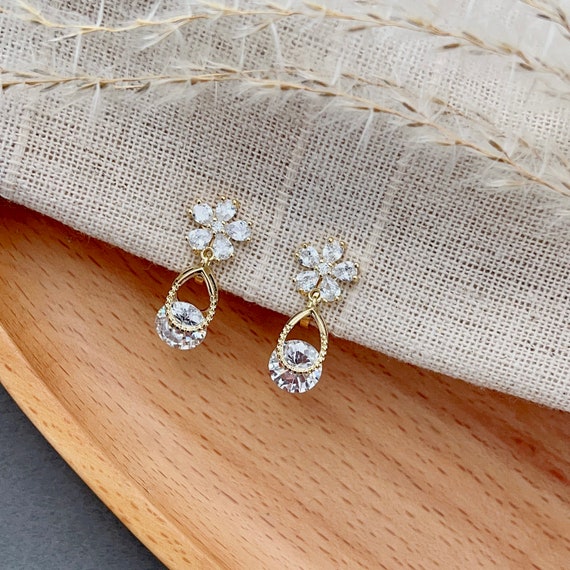 Clear cubic crystal clip on earrings|dangle clip ons| No Piercing Jewelry| Wedding bridesmaid clip on stud| Clip on earrings| gift for her