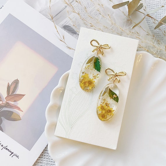 Handmade dried flower dangle earring, Pressed flower resin clip ons, Real flower ribbon earring, Bridesmaid gift, mother gift, for her
