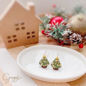 Weihnachtsohrring • Handgemachter Polymer-Ton-Ohrring • Weihnachtsbaum Ohrringe • Winterurlaub Ohrring • Weihnachtsschmuck • Geschenk personalisieren