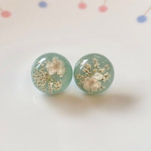 Dried flower earrings, Floral stud, Handmade flower earrings, Round resin earrings, Real Flower Earrings, Bridesmaid mother gift for her