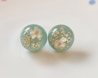 Dried flower earrings, Floral stud, Handmade flower earrings, Round resin earrings, Real Flower Earrings, Bridesmaid mother gift for her