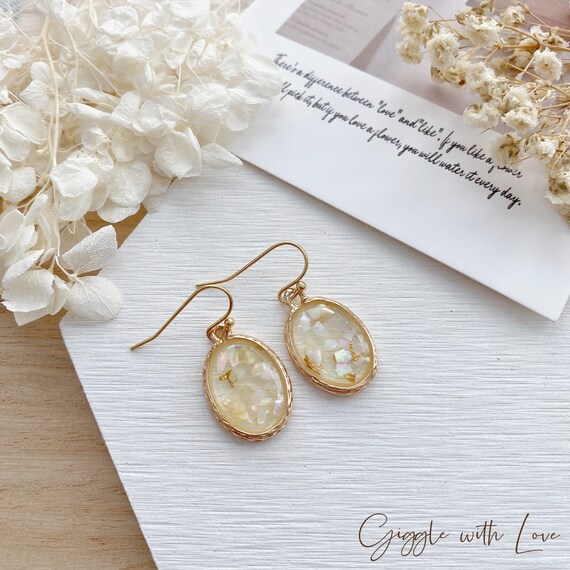 Handmade Natural seashell earrings| Gold resin Shell Earrings|Oval Gold leaf Earrings| Sea shell Drop Earrings|Gift for her| Bridesmaid Gift