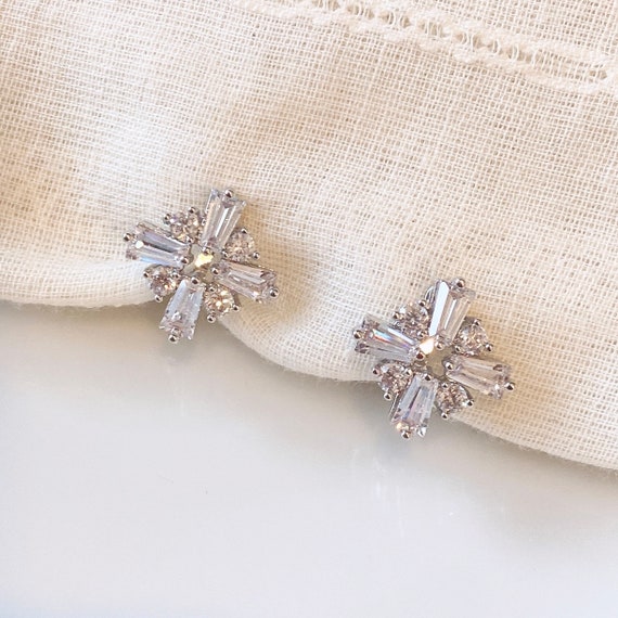Clear cubic crystal clip on earrings| No Piercing Jewelry| Wedding bridesmaid clip on stud| Clip on earrings| gift for her