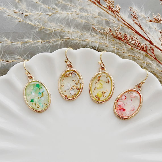 Handmade Natural seashell earrings| Gold resin Shell Earrings|Oval Gold leaf Earrings| Sea shel Gift for mom|Gift for her| Bridesmaid Gift