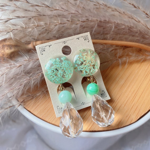 Dried flower clip on earrings,Floral resin earrings, Handmade flower earrings,Pressed flower earrings, Real Flower Earrings,flower ear clips
