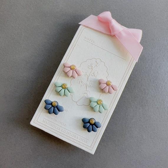 Polymer Clay Half Daisy Stud | Simple Dainty Clay Earring| Custom color Daisy Stud| Dainty Mini Bridesmaid Stud | Personalized gifts for her