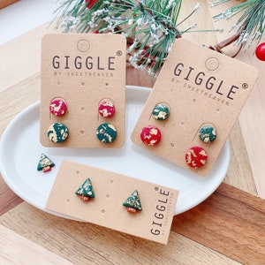 Weihnachtsohrring • Weihnachts-Polymer-Ton-Bolzen • Weihnachtsbaum-Ohrringe • Roter grüner runder Ohrstecker • Goldblatt- runder Ohrstecker • Personalisieren Sie Weihnachtsgeschenk