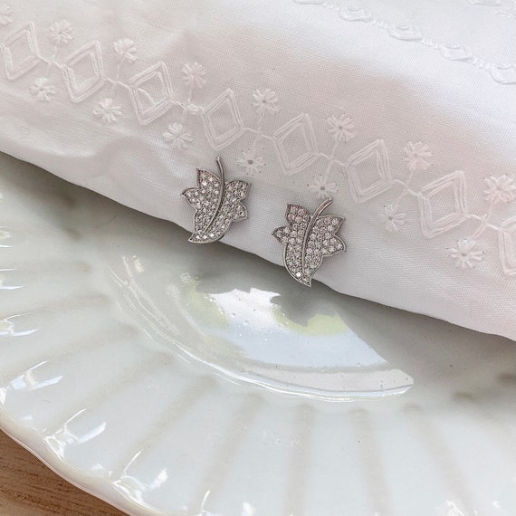 Leaf crystal clip on earrings| No Piercing Jewelry| Wedding bridesmaid clip on stud| Clip on earrings| gift for her