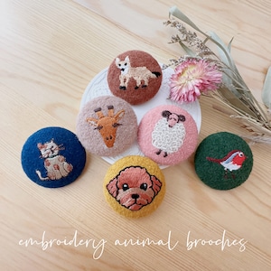 Broche broderie animalière | Broche brodée de chien fait main | Broche de veste de manteau de fête | Petite épingle à écharpe florale|Épingles à broche fleur 3D