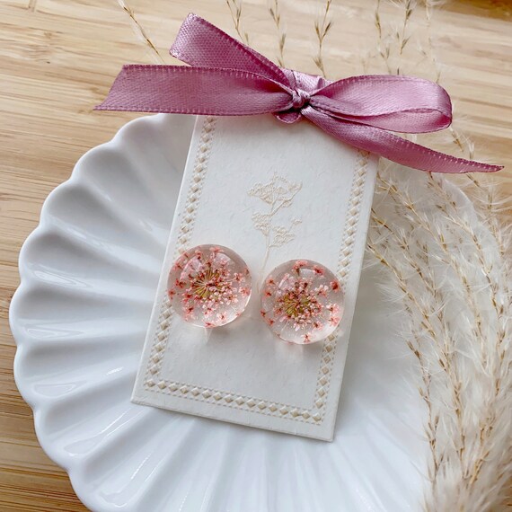 Dried flower earrings, Floral stud, Handmade real flower clip on, Round resin earrings,Ann’s lace flower stud, Bridesmaid gift, mother gift