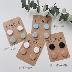 Handgemaakte polymeerklei Stud Packs| Oorbellen van polymeerklei | Ronde gouden kaart mini studs| Bruidsmeisje oorbellen | Gepersonaliseerde cadeaus voor haar