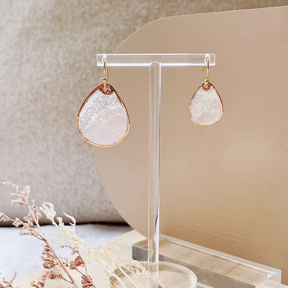 Handmade Natural seashell earring| Gold Shell Jewelry|Dangle  summer earrings| Lightweight Beach Earrings| Bridesmaid Gift