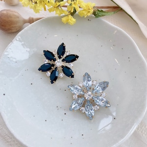 Snowflake Floral Crystal Brooch Pin| Black and Clear Flower Pin | Party Coat Jacket Brooch Pin | Small Scarf Pin  | Gifts for her
