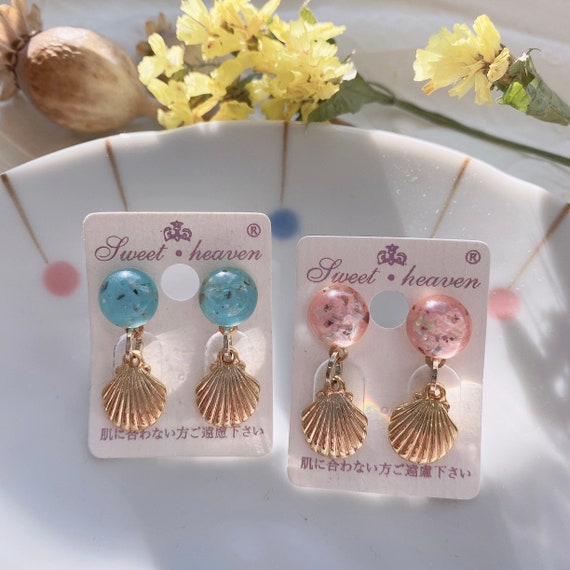 Dangling shell resin earrings| Seashell shimmer earrings | Handmade seashell drop earrings  | Beach party earrings| Summer Earrings