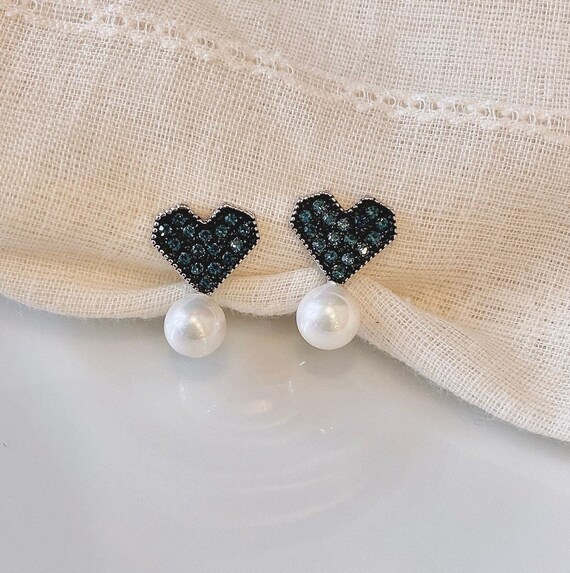 Blue Crystal hearts clip on earrings| No Piercing Jewelry| Blue Rhinestones pearl heart stud| Clip on earrings| gift for her