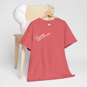 Overweeg hoe de wilde bloemen groeien T-shirt | Luke 12:27 Bijbelvers T-shirt, uniseks christelijk ontwerp van Selah