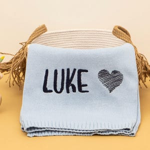 Couverture bébé personnalisée en tricot de coton bio, cadeau de naissance pour une nouvelle maman, couverture personnalisée avec prénom pour bébé, babydecke mit namen, babygeschenk