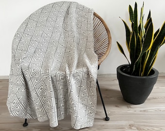 Graue moderne Strickdecke, minimalistische gemütliche Couchdecke, graue und weiße Couchdecke, Einweihungsgeschenk