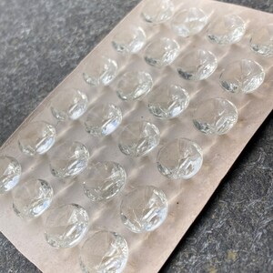 24 antieke glazen verzamelknoppen op de originele kaart - 13 mm