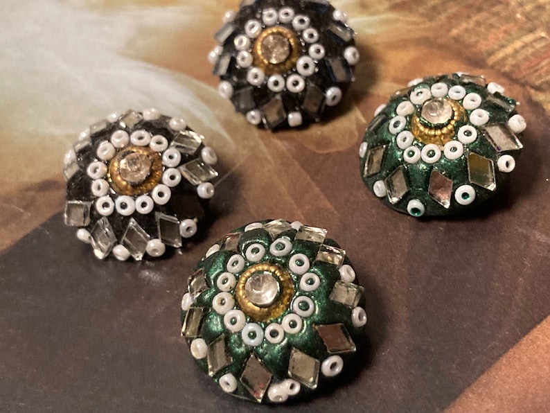 4 viejos botones vintage botones de estudio 18 mm imagen 1