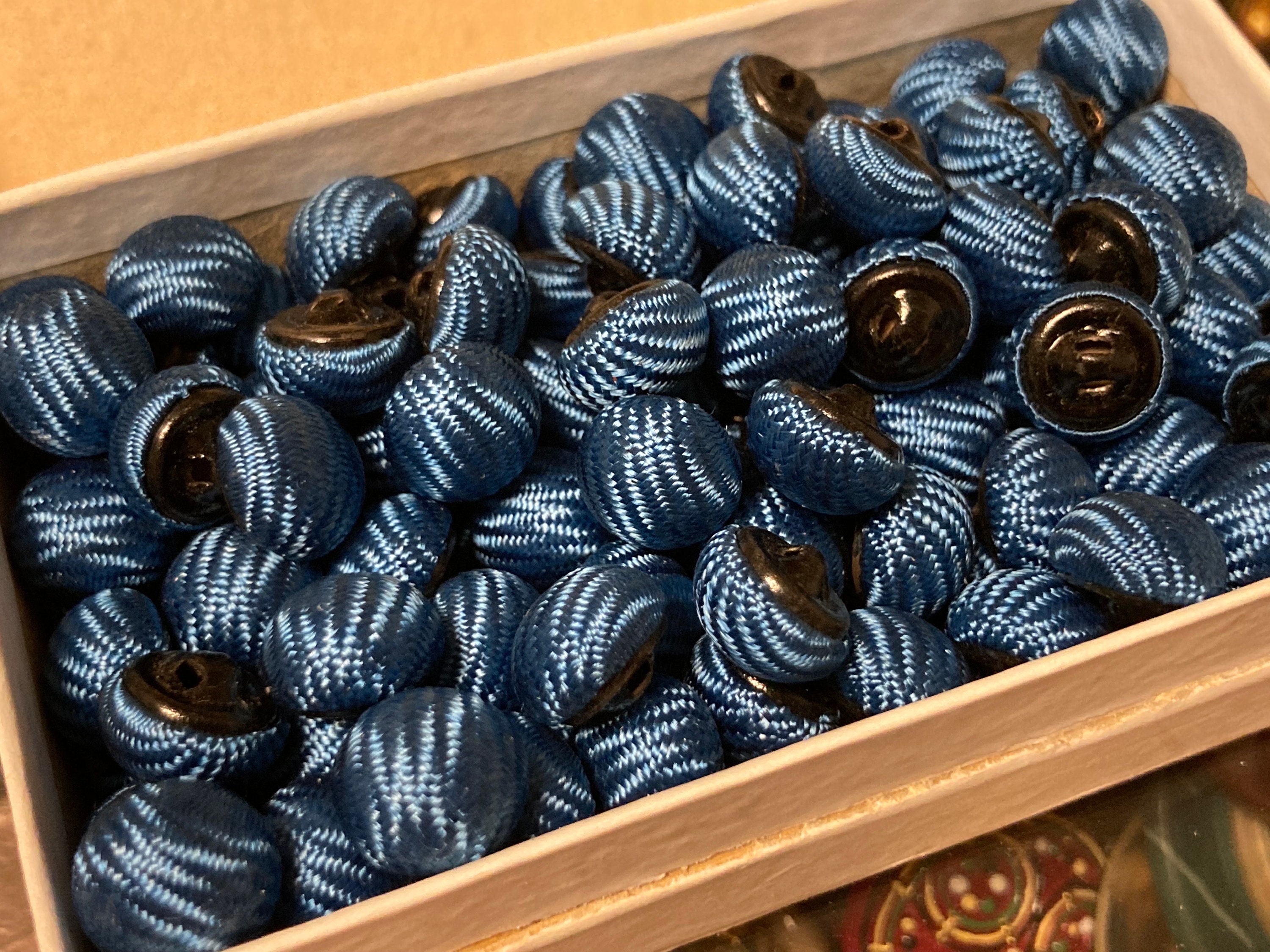 Lot De 11 Boutons Anciens Vintage Bleu Marine - Pour Couture Ou Collection, Occasion, Origine France