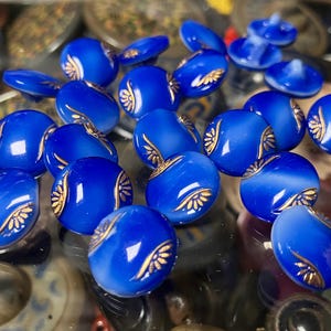 20 blauwe ondoorzichtige glazen knopen: 13 mm