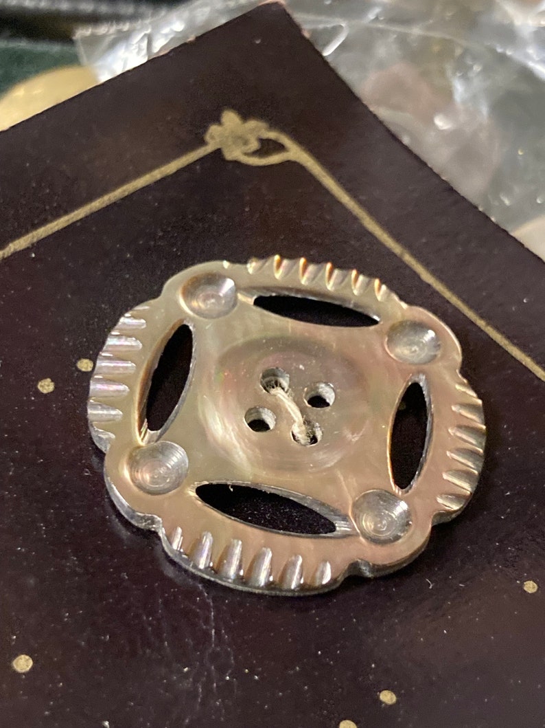 1 alter vintage Perlmuttknopf wunderschöner einzigartiger Muschelknopf 34 mm image 3