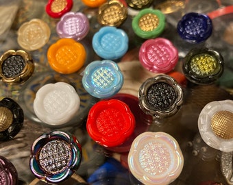 22 vintage glass buttons - blossom glass buttons - 18 mm