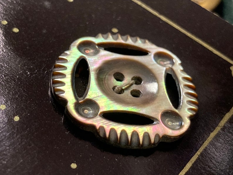 1 alter vintage Perlmuttknopf wunderschöner einzigartiger Muschelknopf 34 mm image 4