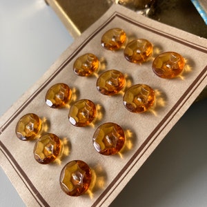 12 antike Sammler Glas Knöpfe auf Orginal Karte - 13 mm