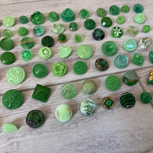 70 vintage glazen knopen - knopen van geverfd en ondoorzichtig glas - collectie