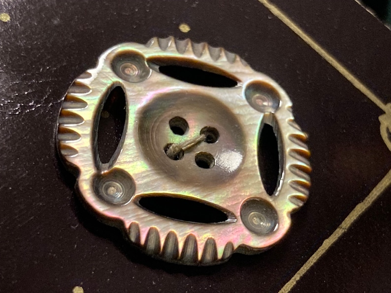 1 alter vintage Perlmuttknopf wunderschöner einzigartiger Muschelknopf 34 mm image 5