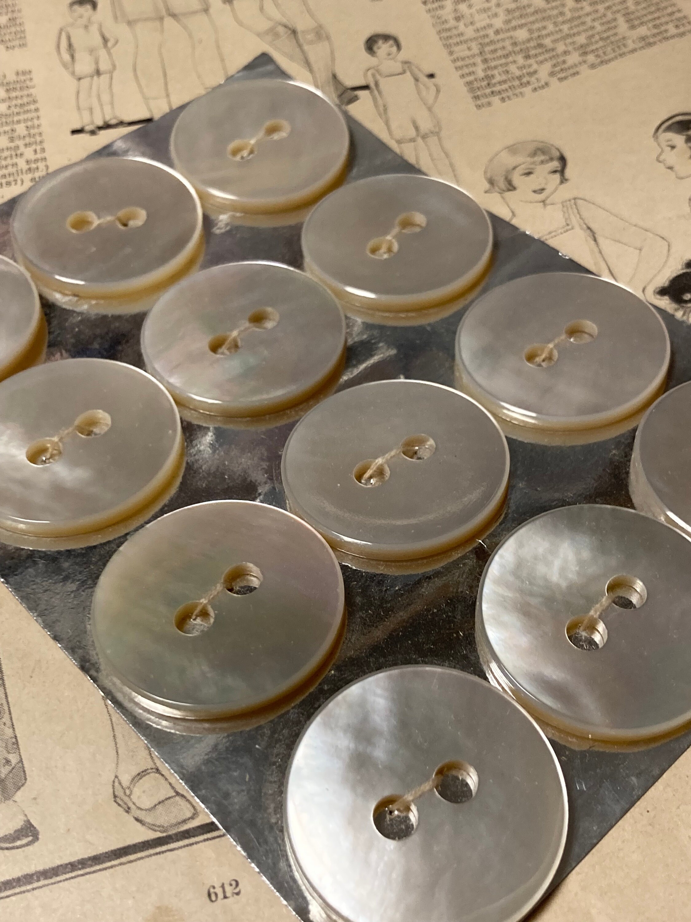 12 Old Mother-of-pearl Buttons Beautifully Shimmering Shell Buttons 34 ...