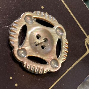 1 alter vintage Perlmuttknopf wunderschöner einzigartiger Muschelknopf 34 mm image 7