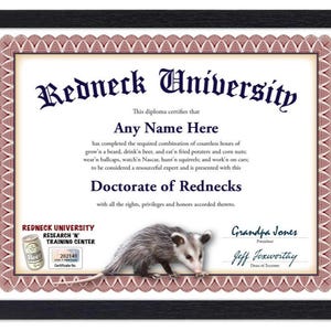 Personalisiertes REDNECK Universitäts-Zertifikat - digital, gedruckt oder gerahmt - individuelles Opossum - Lustiges Gag GEBURTSTAGSGESCHENK Weihnachtsgeschenk