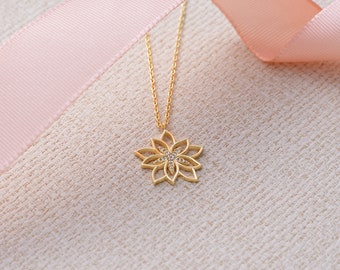 Auntie jewelry, Gold Aunt necklace, Mother's Day necklace, Gift For Aunt, Aunt Birthday jewelry, Aunt Gift, Lotus necklace gift for her