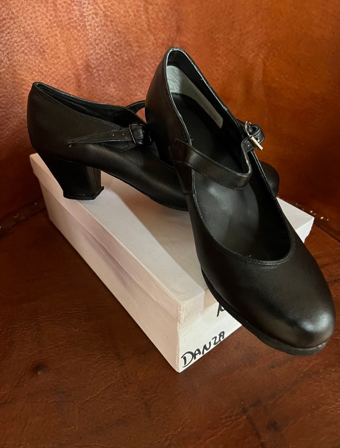 Zapatos De Flamenca Niña/Mujer Tipo Salón Con Pulsera Y Hebilla 305 Plata  Glitter, de Angelitos