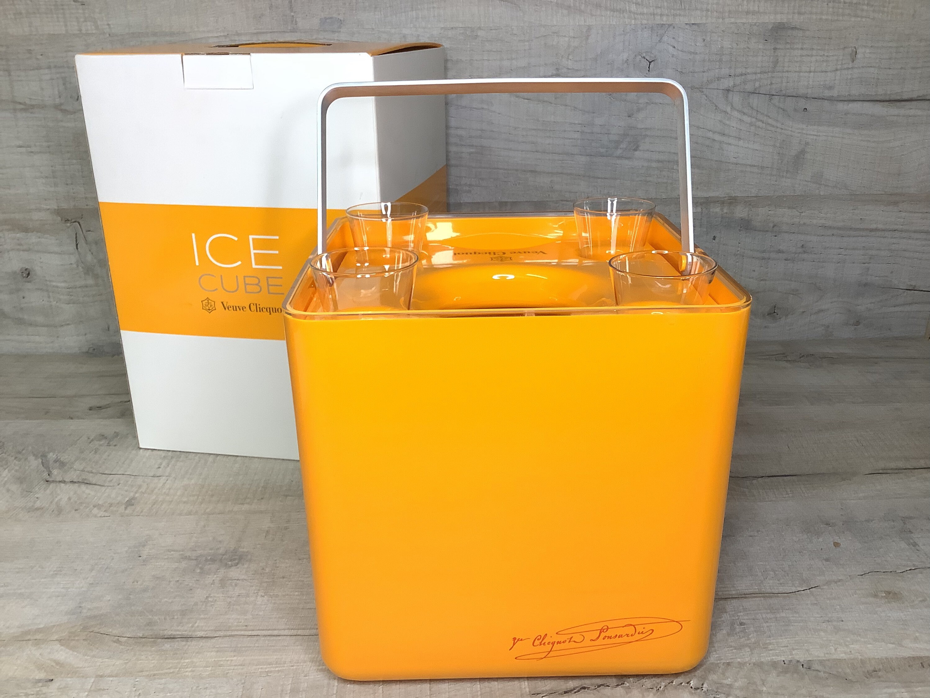 Seau à Champagne Veuve Clicquot Ice Cube, Porsche Design avec 4 Verres/Champagne Bucket From Veuve C