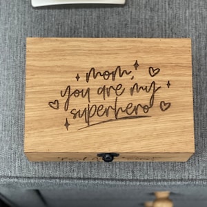 Love Box souvenir personnalisé en bois avec personnalisation - Boîte pour cartes de mariage, fiançailles, cadeau de couple pour lui, elle, petit ami, petite amie