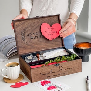 Personnalisation Love box souvenir personnalisé en bois pour mariage, fiançailles, cadeau de couple pour lui, son petit ami, petite amie, cadeau de Saint-Valentin