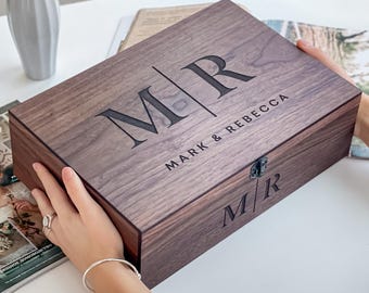 Caja de madera personalizada para guardar recuerdos. Regalo ideal para Navidad, San Valentín, bodas, compromisos, parejas. Perfecto para él, ella, novio, novia o amigo.