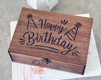 Personalized Birthday Memory Chest, Engraved Wooden Keepsake Box for Photos, Letters and Cards, Meaningful Birthday Gift for Loved Ones