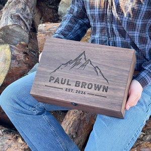 Regalo personalizado para hombre, caja de recuerdo de madera de nogal y roble con nombre grabado con láser, regalo de San Valentín para él, bebé, amigo, hermano, papá, padre, hijo