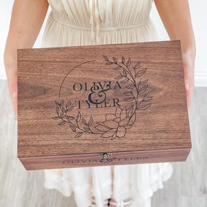 Boîte cadeau souvenir personnalisé en bois avec personnalisation - Boîte carte postale aux lettres pour mariage Saint-Valentin, cadeau de couple pour lui, elle, petit ami