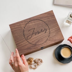 Benutzerdefinierte Liebesbox aus Holz mit Personalisierung - Hochzeitskartenbox, Verlobung, Paargeschenk für Sie, Ihn, Freund, Freundin
