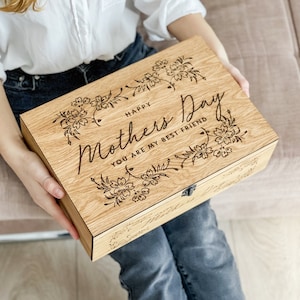 Caja de madera con recuerdo de amor personalizado con personalización: caja para tarjetas de boda, compromiso, regalo de pareja para él, ella, novio, novia