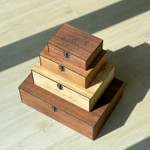 Benutzerdefinierte Liebesbox aus Holz mit Personalisierung Hochzeitskartenbox, Verlobung, Paargeschenk für Sie, Ihn, Freund, Freundin Bild 2