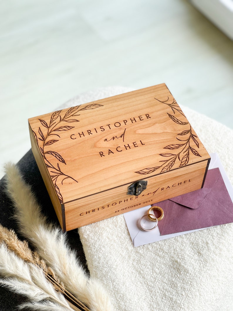 Benutzerdefinierte Liebesbox aus Holz mit Personalisierung Hochzeitskartenbox, Verlobung, Paargeschenk für Sie, Ihn, Freund, Freundin Bild 7