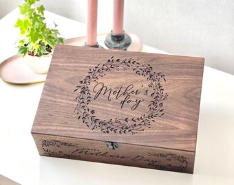 Love Box souvenir personnalisé en bois avec personnalisation - Boîte pour cartes de mariage, fiançailles, cadeau de couple pour lui, elle, petit ami, petite amie